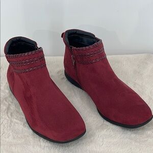 COMFORTVIEW, SIZE 10W  Women's Rich Burgundy Suede Ankle Boots